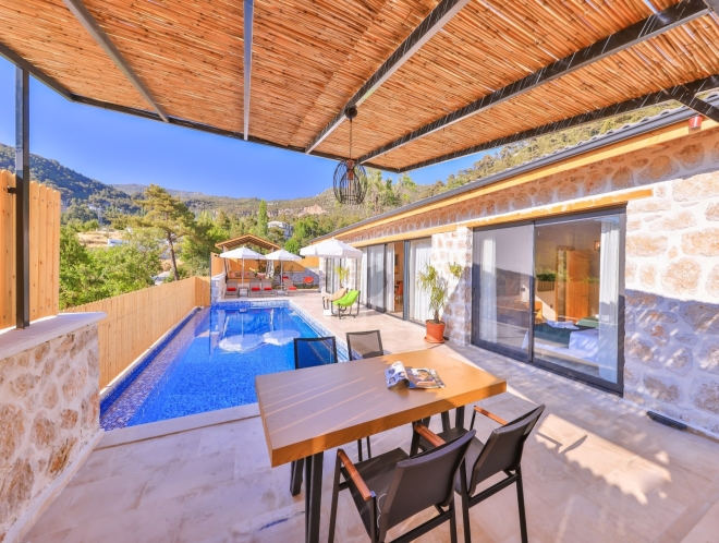 Villa Aqua Stone