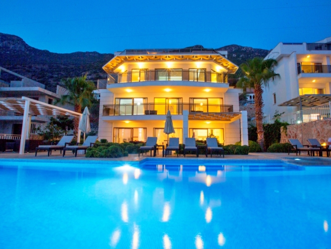 Villa Falcon Lodge