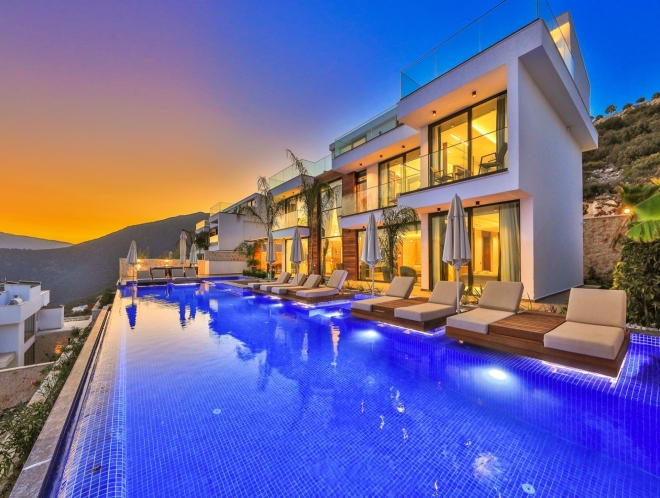 Villa Max View