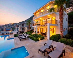 Villa Falcon Lodge