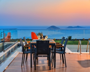 Villa Aura C