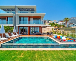 Villa Aura C