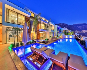 Villa Max View